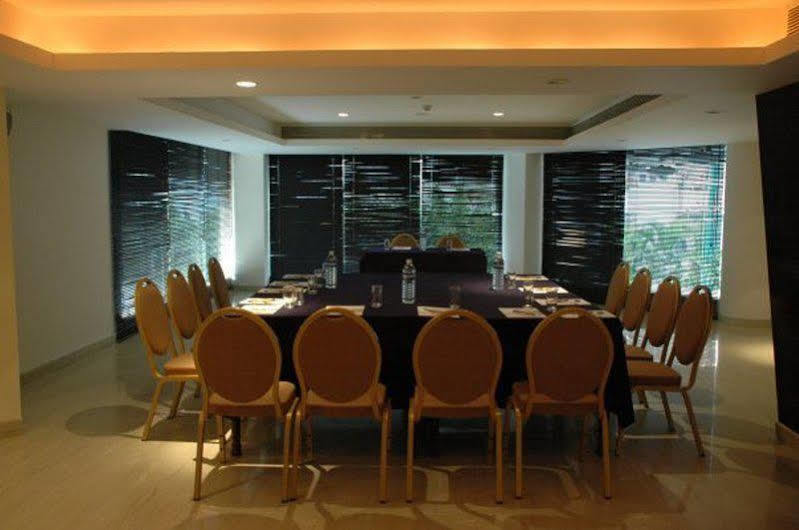 Shravanthi Sarovar Portico Bangalore Exterior foto